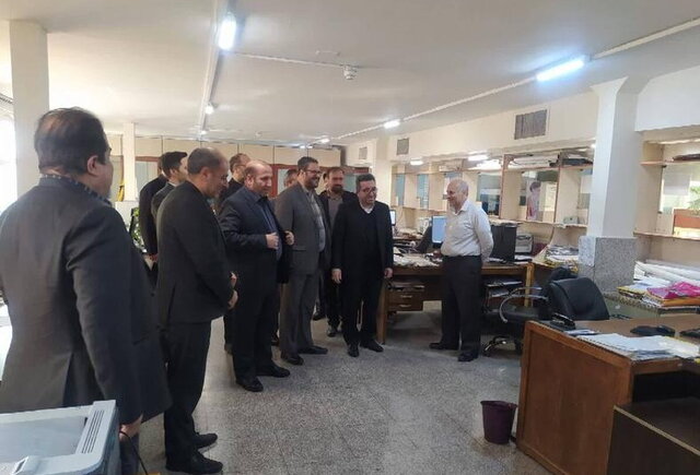 بازدید رئیس سازمان ثبت از فعالیت کارکنان ثبتی شهر تهران