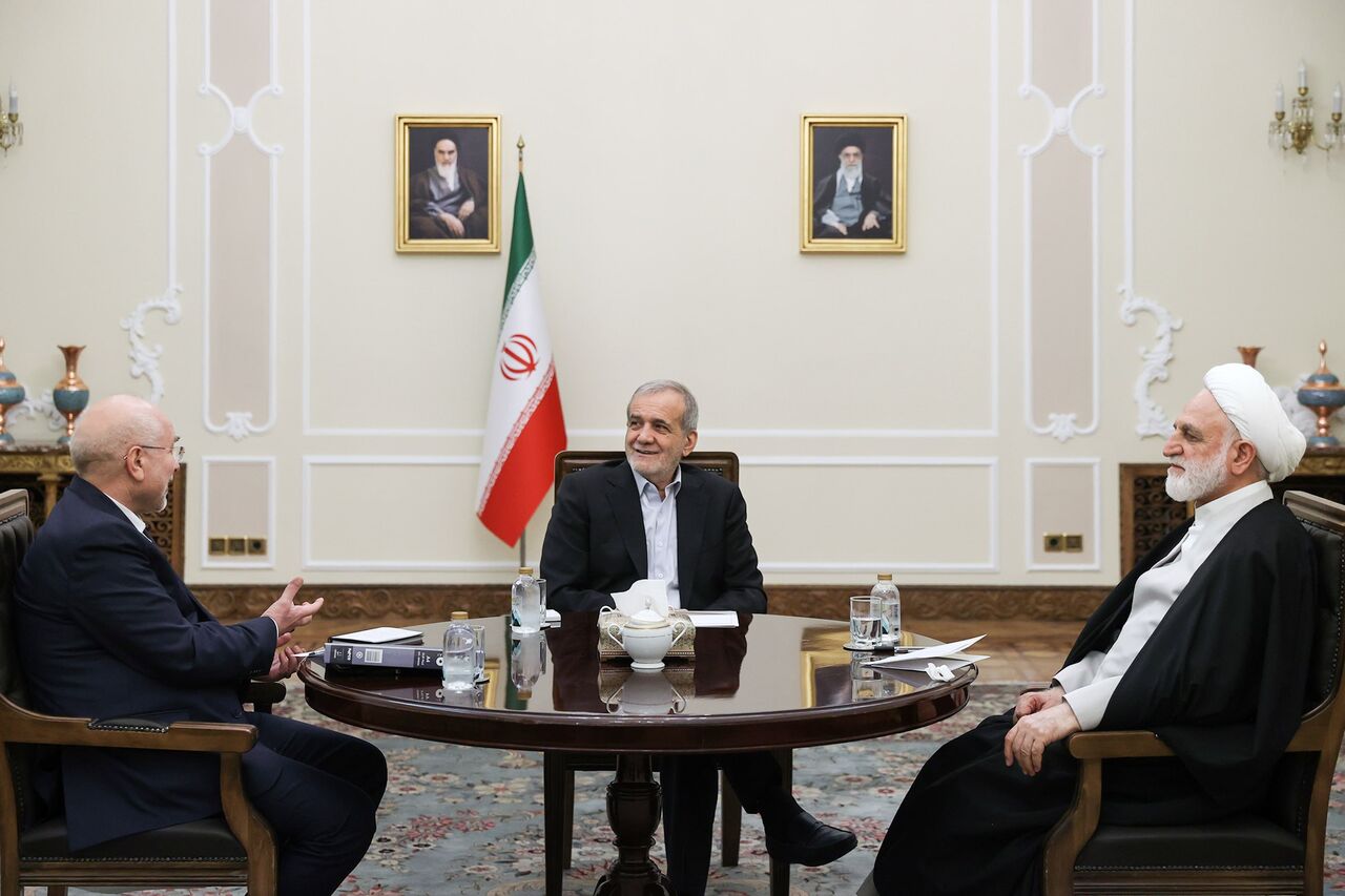 تأکید سران قوا بر تحکیم وحدت ملی و صیانت از اقتدار ایران تأکید سران قوا بر تحکیم وحدت ملی و صیانت از اقتدار ایران